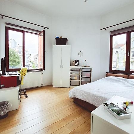 Room At Chicken'S Shared Appartment บรัสเซลส์ ภายนอก รูปภาพ