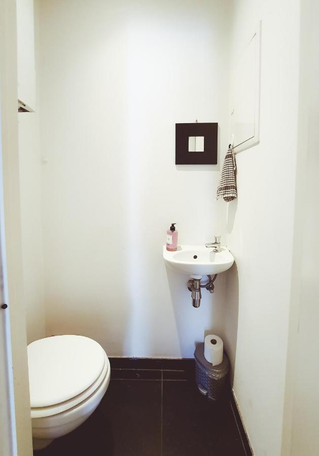 Room At Chicken'S Shared Appartment บรัสเซลส์ ภายนอก รูปภาพ