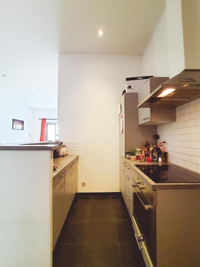 Room At Chicken'S Shared Appartment บรัสเซลส์ ภายนอก รูปภาพ