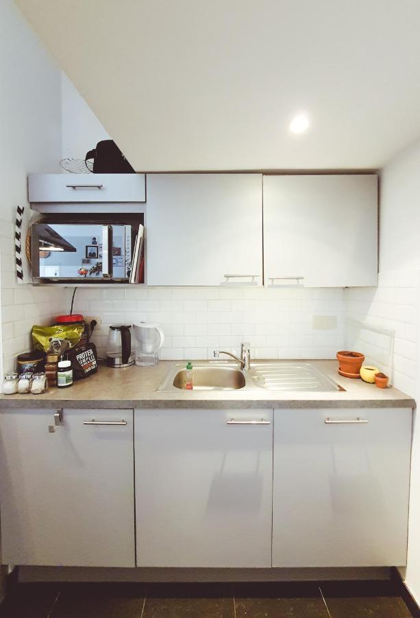 Room At Chicken'S Shared Appartment บรัสเซลส์ ภายนอก รูปภาพ